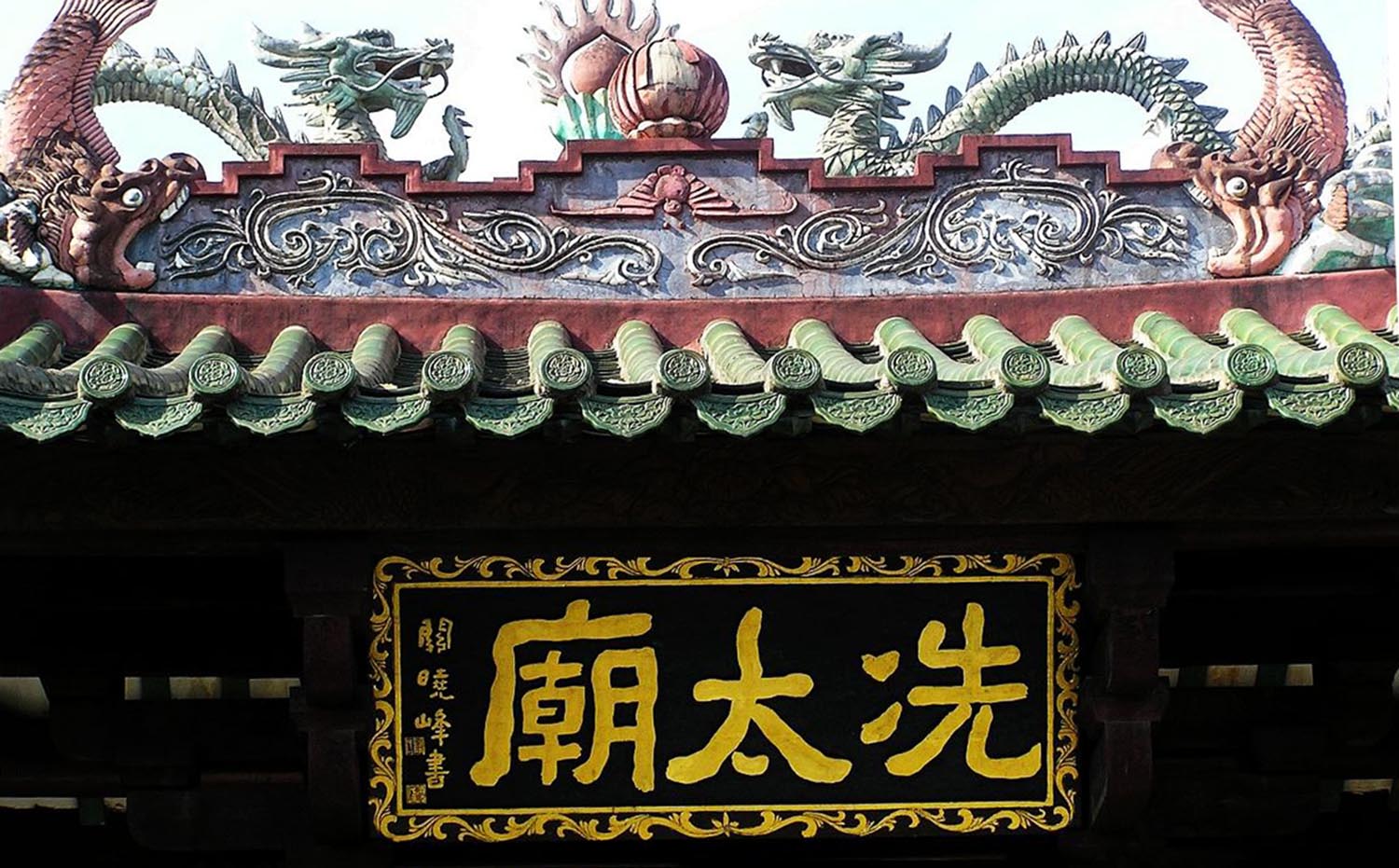化州市红木牌匾定制：寺庙宗祠,园林景观,创意招牌,抱柱对联